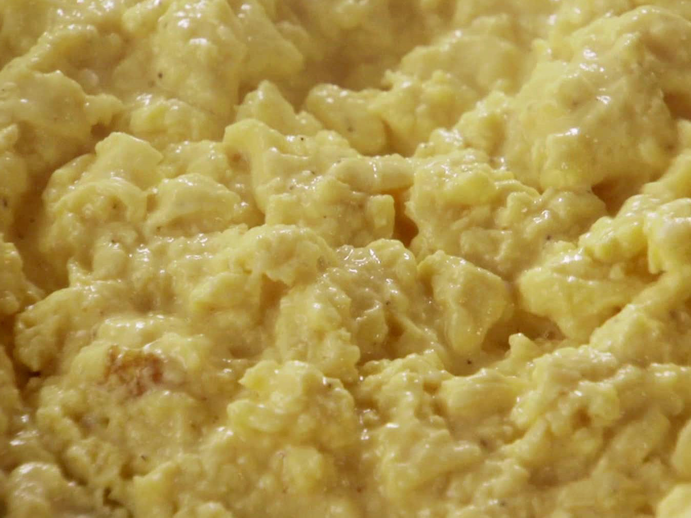 https://www.foodnetwork.com/content/dam/images/food/fullset/2013/8/7/0/WU0509H_spicy-scrambled-eggs-recipe_s4x3.jpg