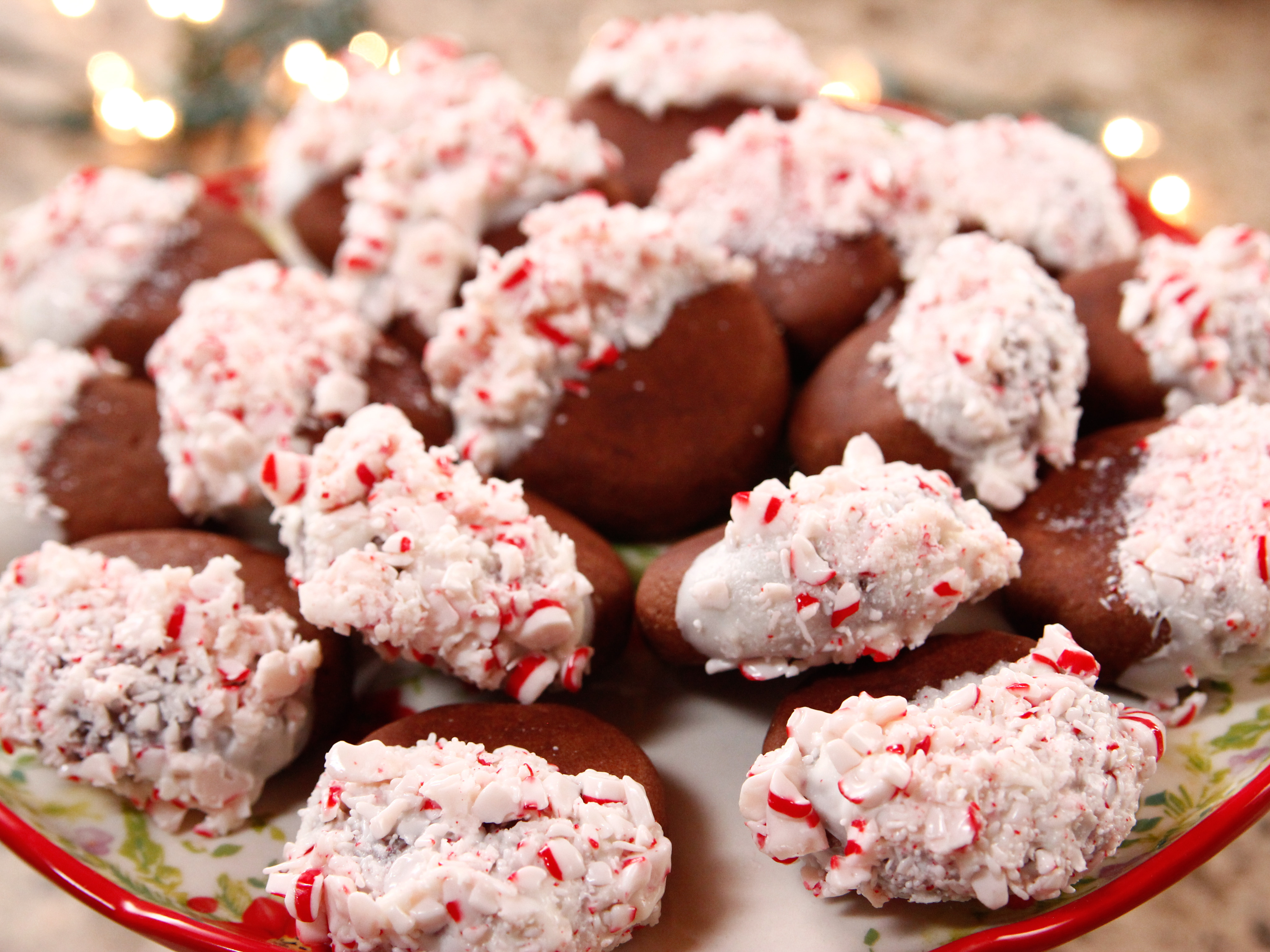 Candy Cane Frosted Cookies - The Baking ChocolaTess
