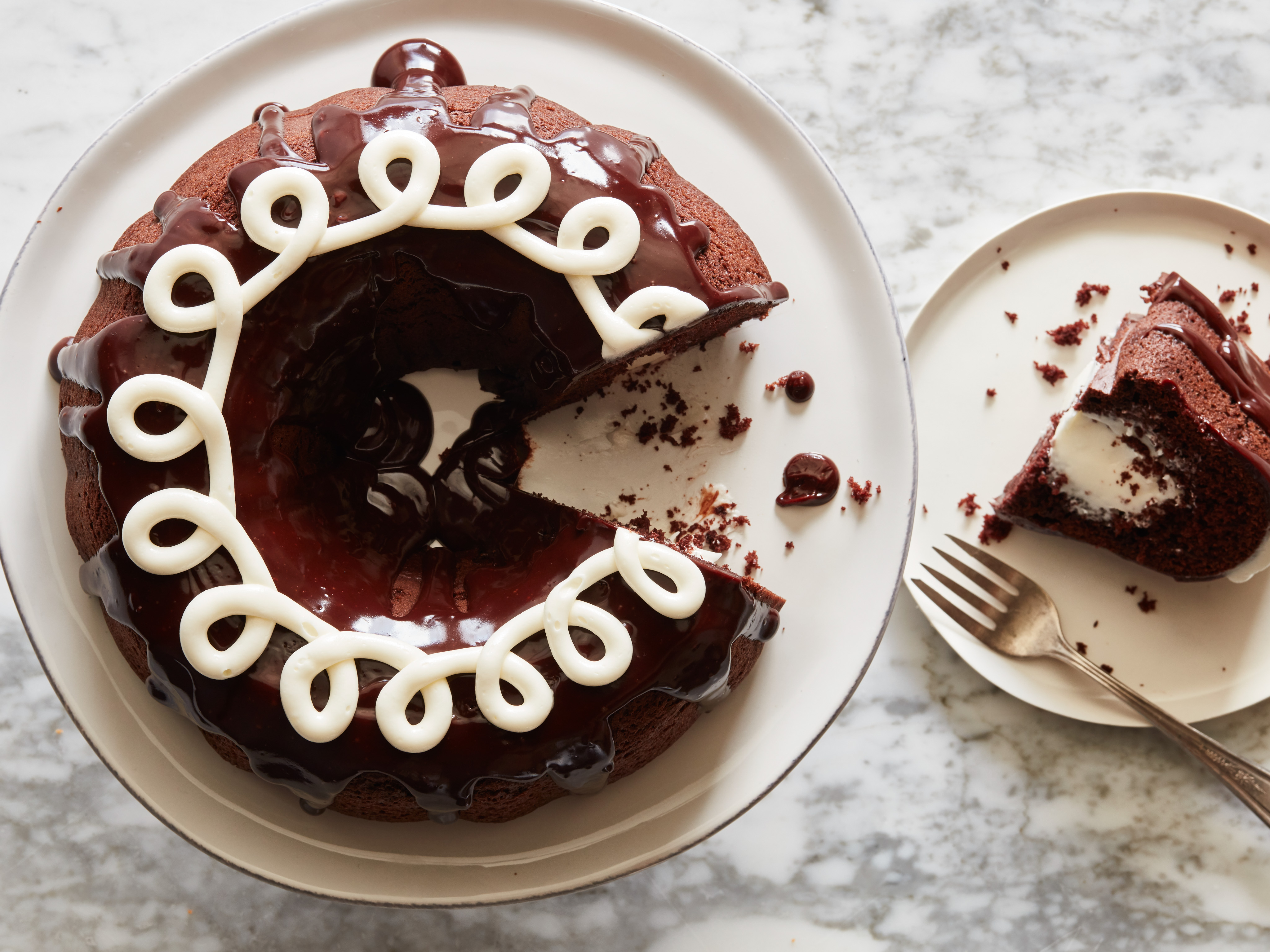The BEST Chocolate Bundt Cake Recipe - Confessions of a Baking Queen