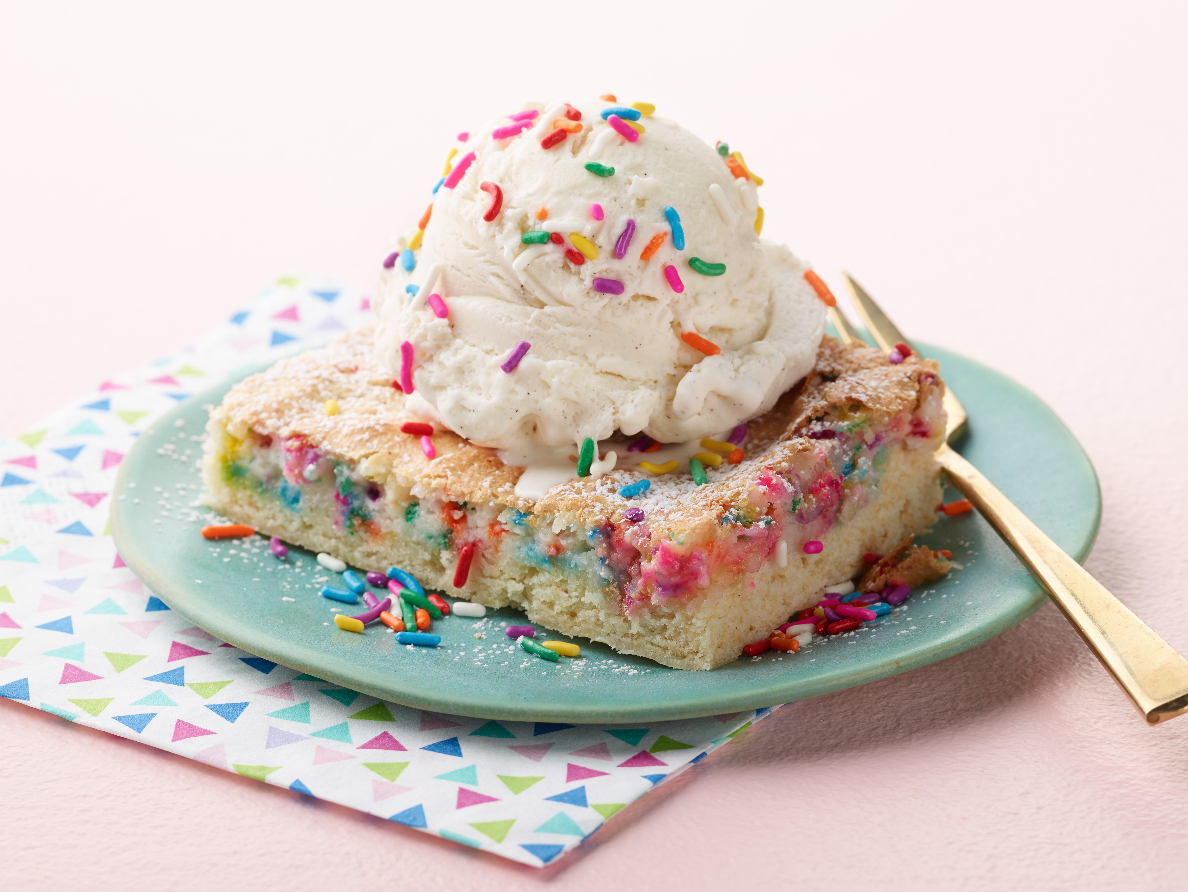 Pink and White Ice Cream Cone Confetti Cake (ICE CREAM CAKE) | Ice cream  birthday cake, Ice cream birthday party, Ice cream cone cake