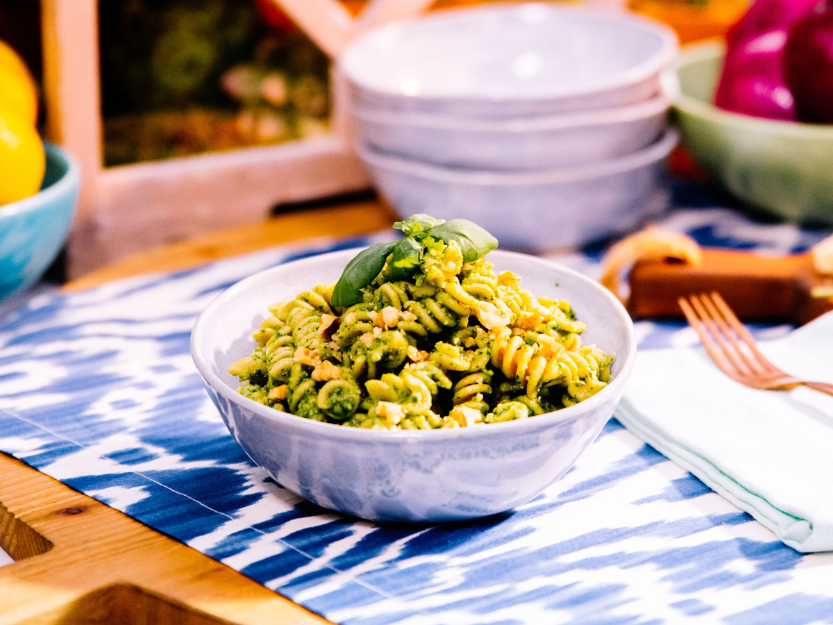Whole Wheat Fusilli with Kale and Walnut Pesto Pasta Recipe | Katie Lee  Biegel | Food Network