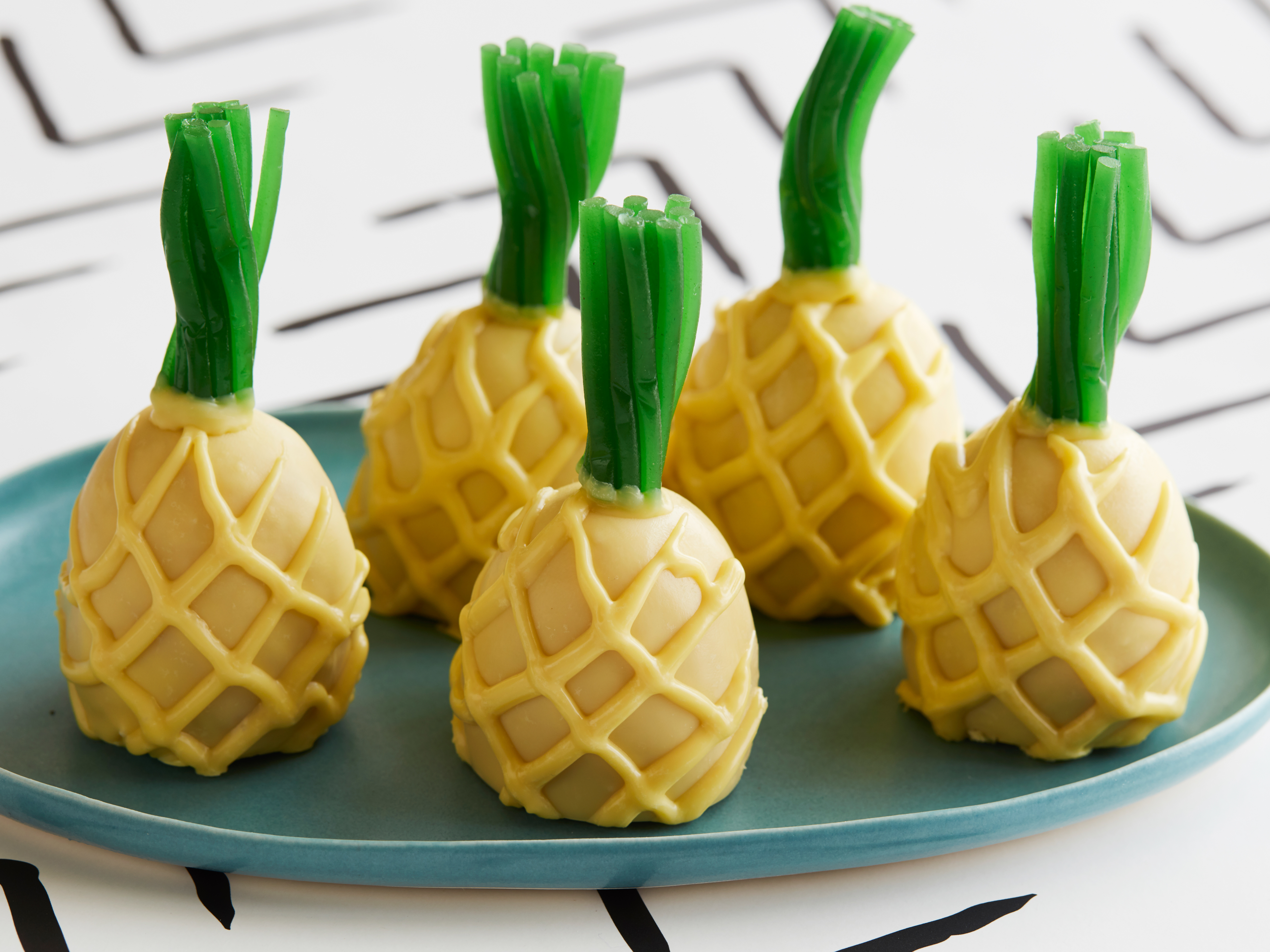 Buy Tropical Pineapple Shape Online – Creme Castle